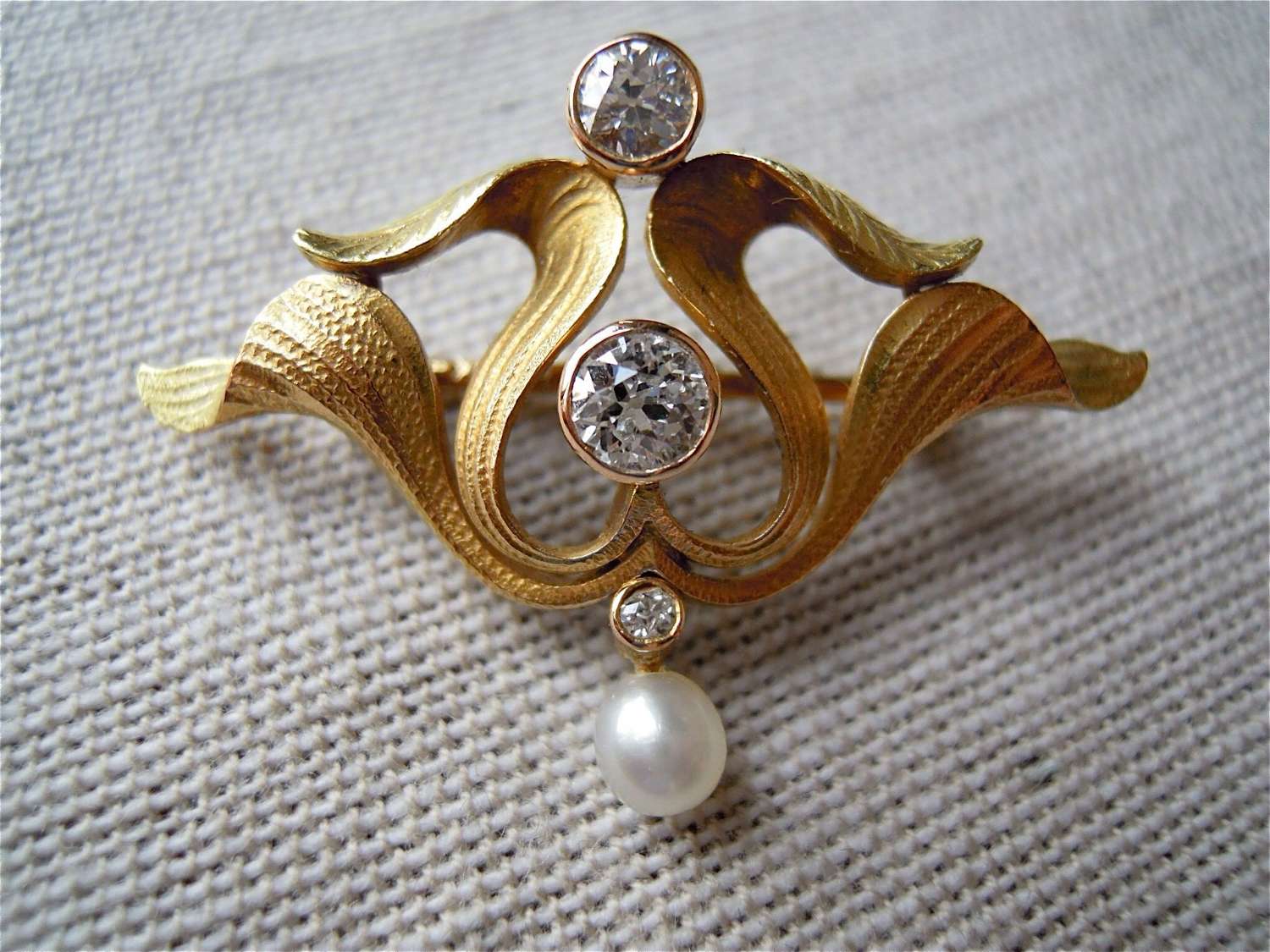 Antique 18ct gold and diamond brooch/pendant