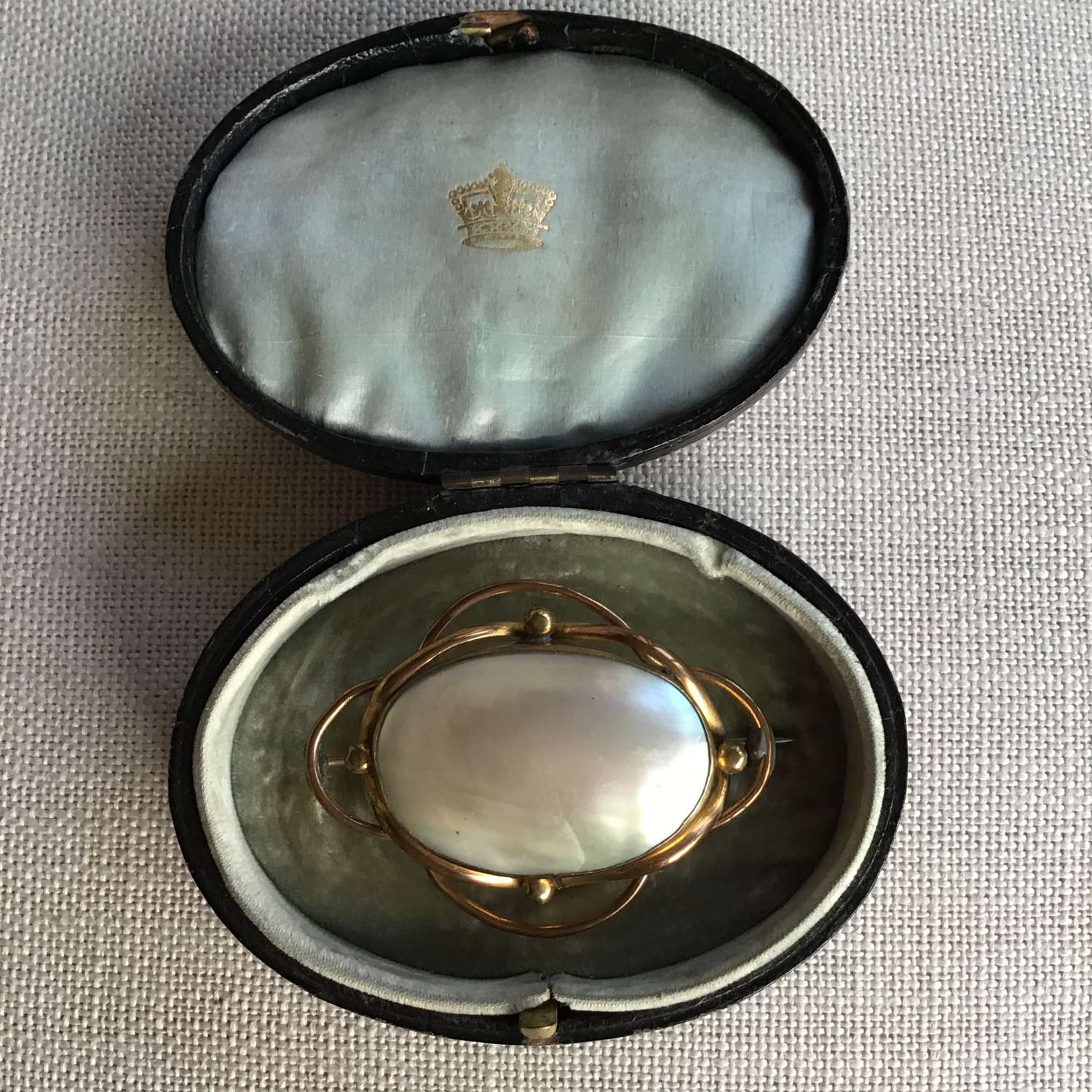 Victorian mother of pearl pinchbeck brooch