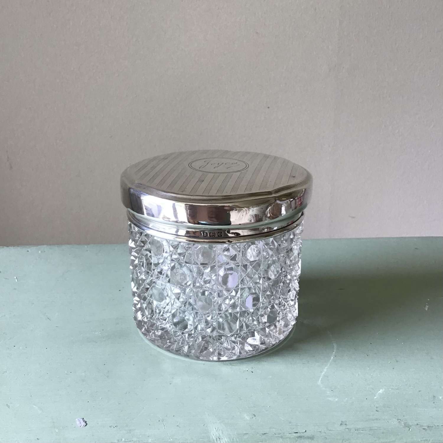 1938 hallmarked silver topped powder pot/jar engraved “Joyce” a/f