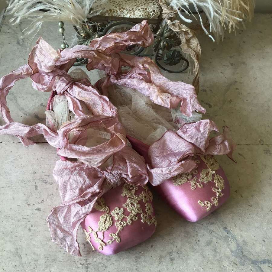 Pretty pale pink decorative ballet pointes with antique lace trims