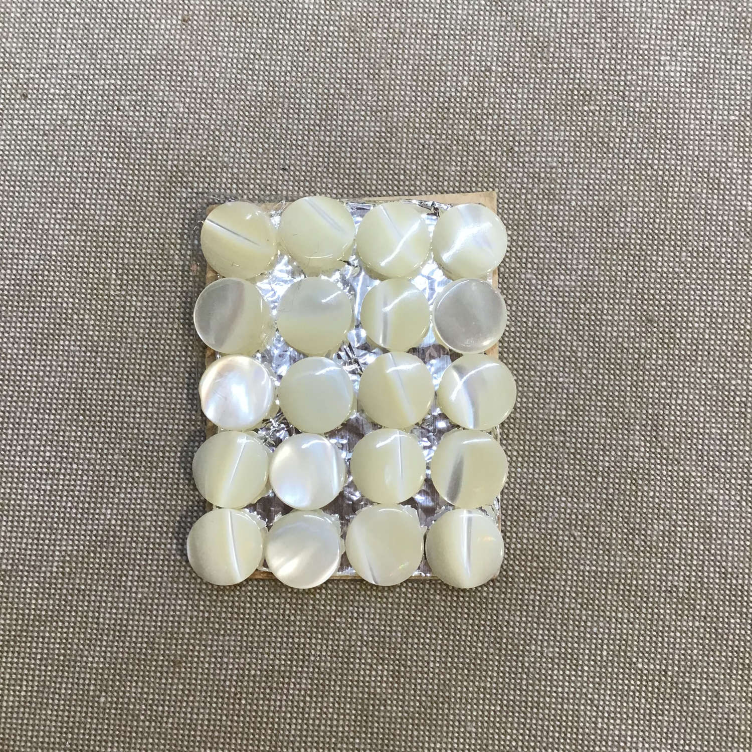 20 mother of pearl button