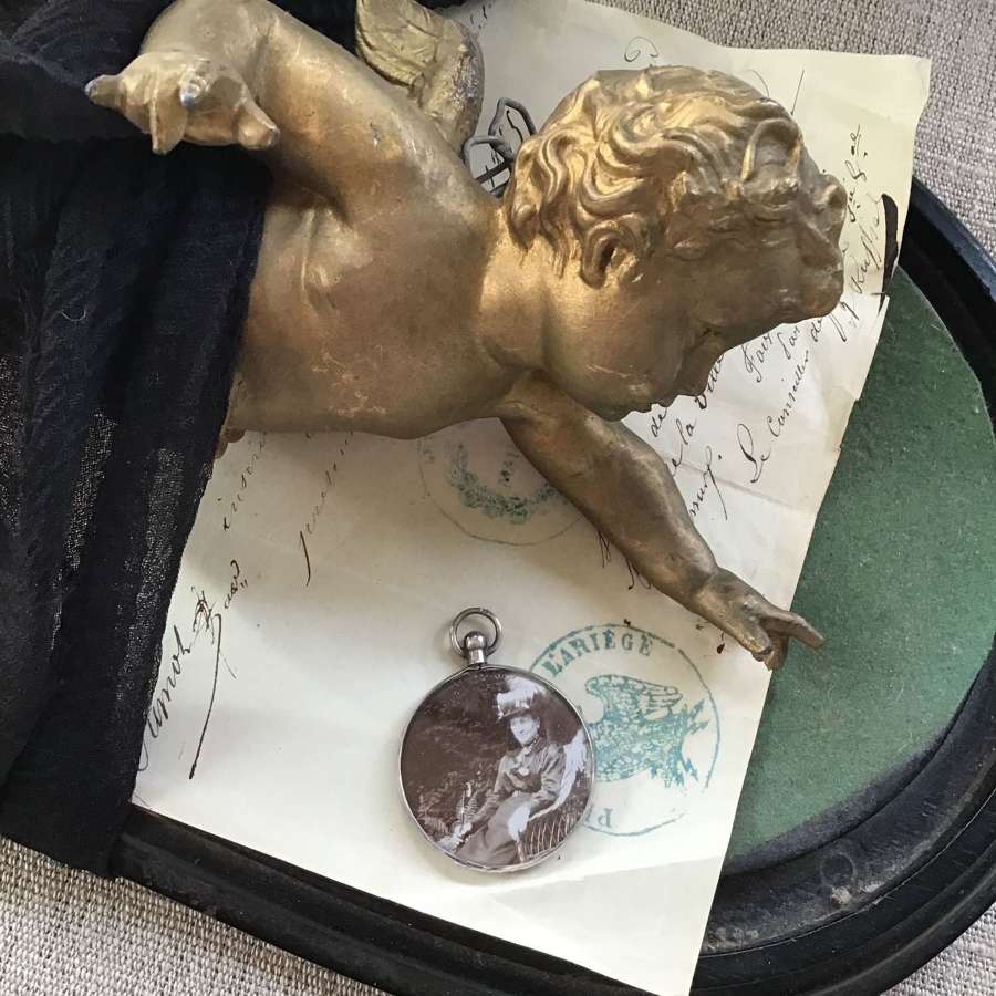 Antique round silver locket hallmarked 1912, maker  W Vale & Sons