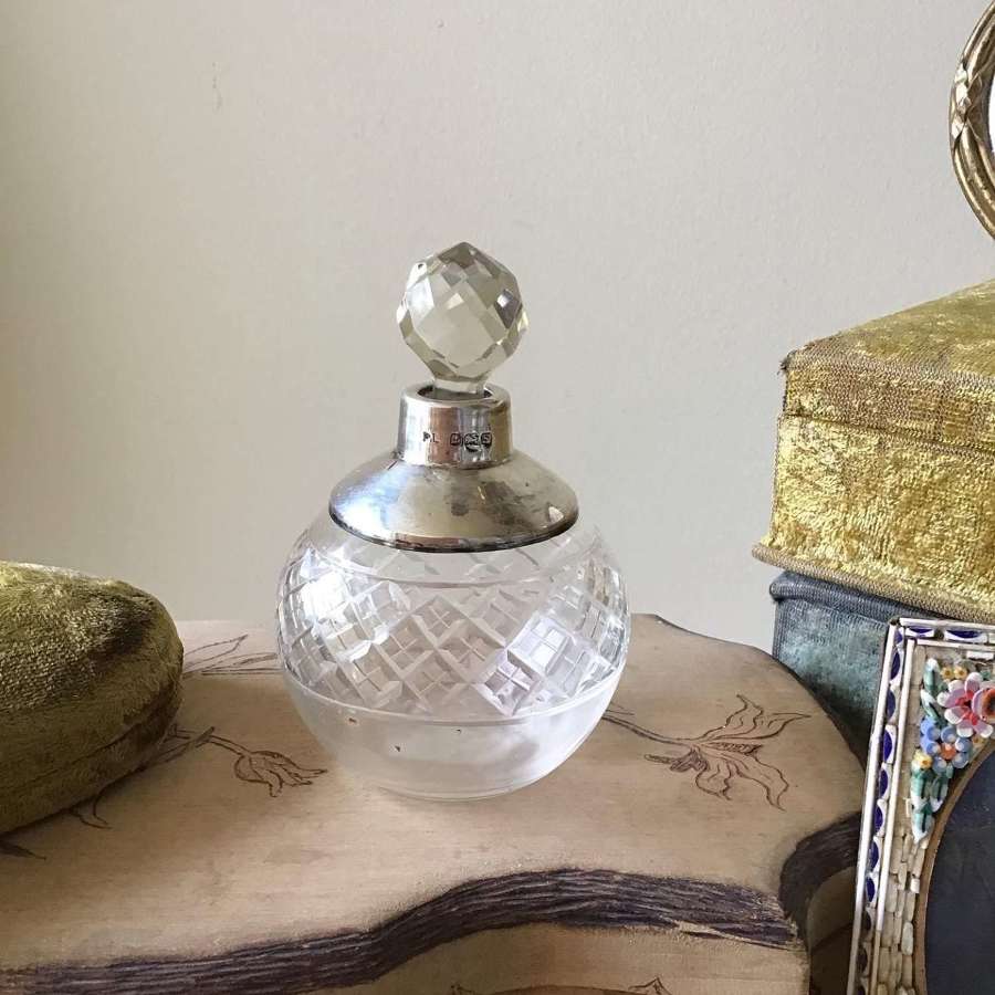 Antique silver scent bottle hallmarked 1912