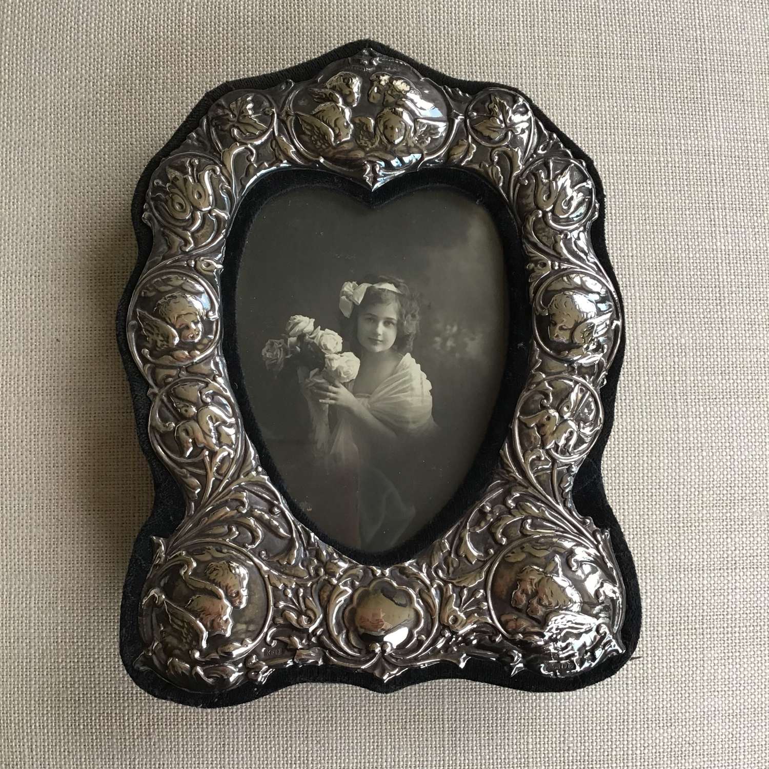 H/M Silver cherub frame with heart shaped glass aperture