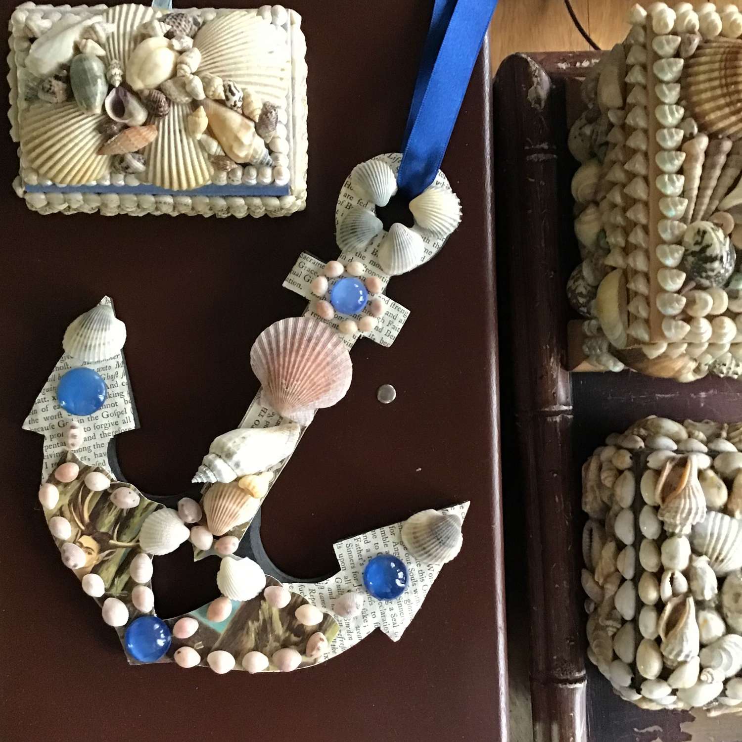Decorative wooden shell art hanging anchor