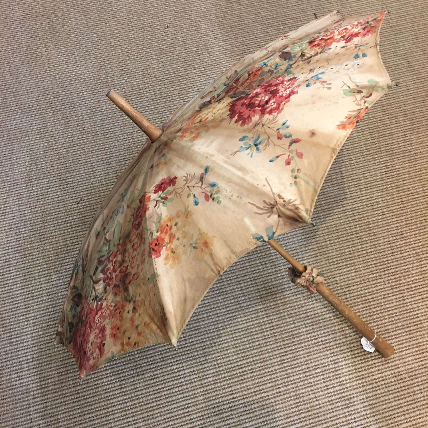 Vintage floral parasole with wooden handle