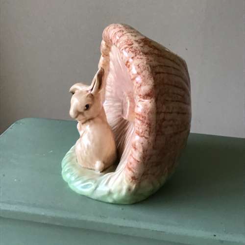 Vintage Sylvac beige bunny vase