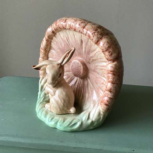 Vintage Sylvac beige bunny vase