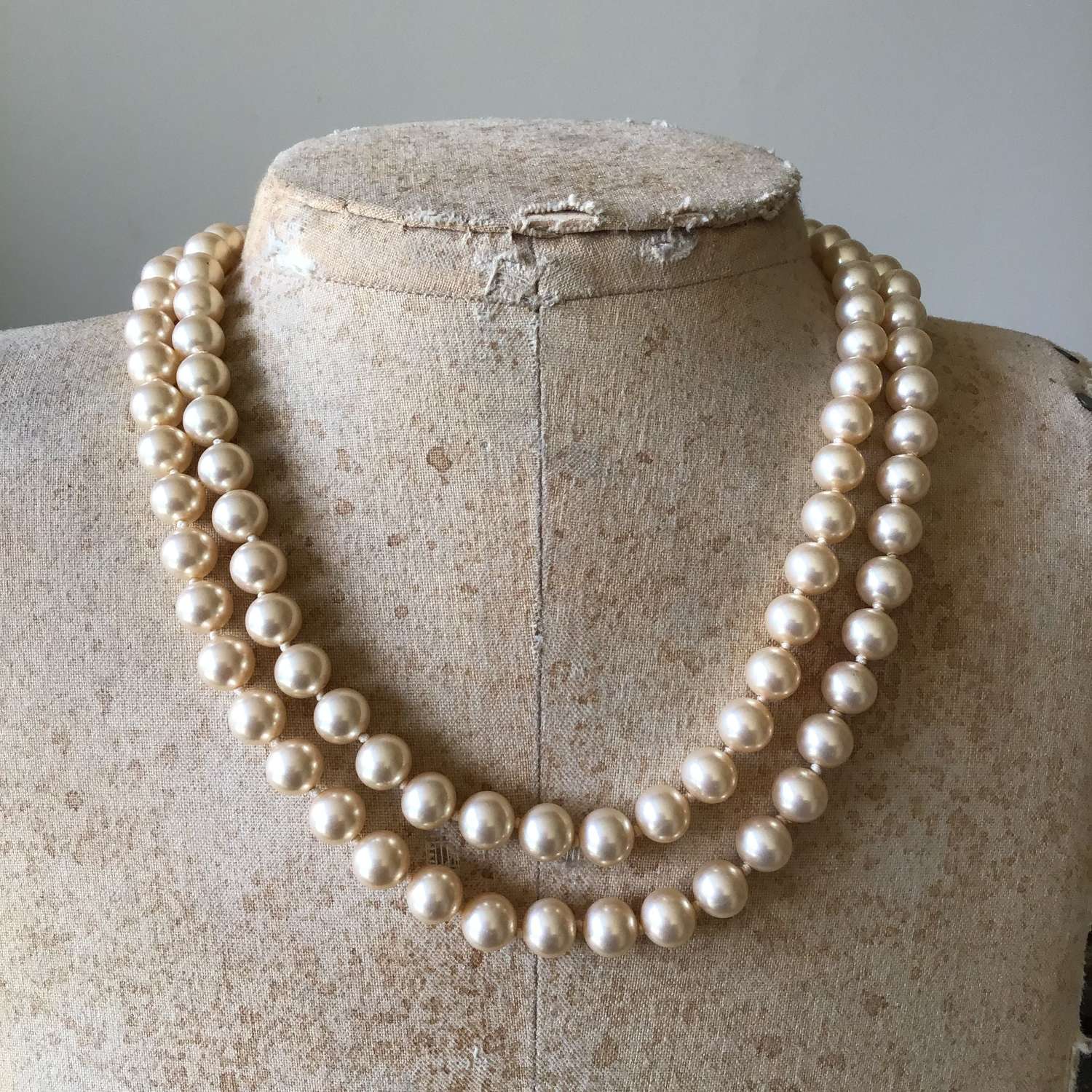 A vintage faux pearl double row  necklace with an ornate clasp