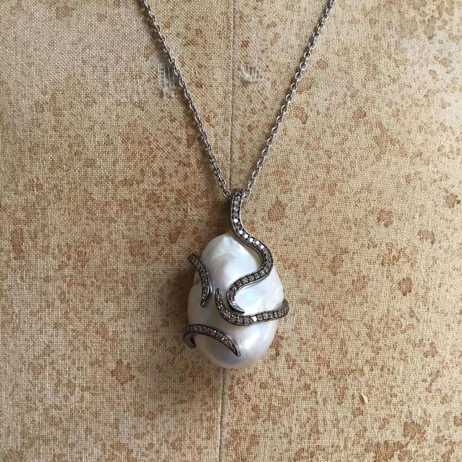 Large baroque pearl and diamond pendant/necklace