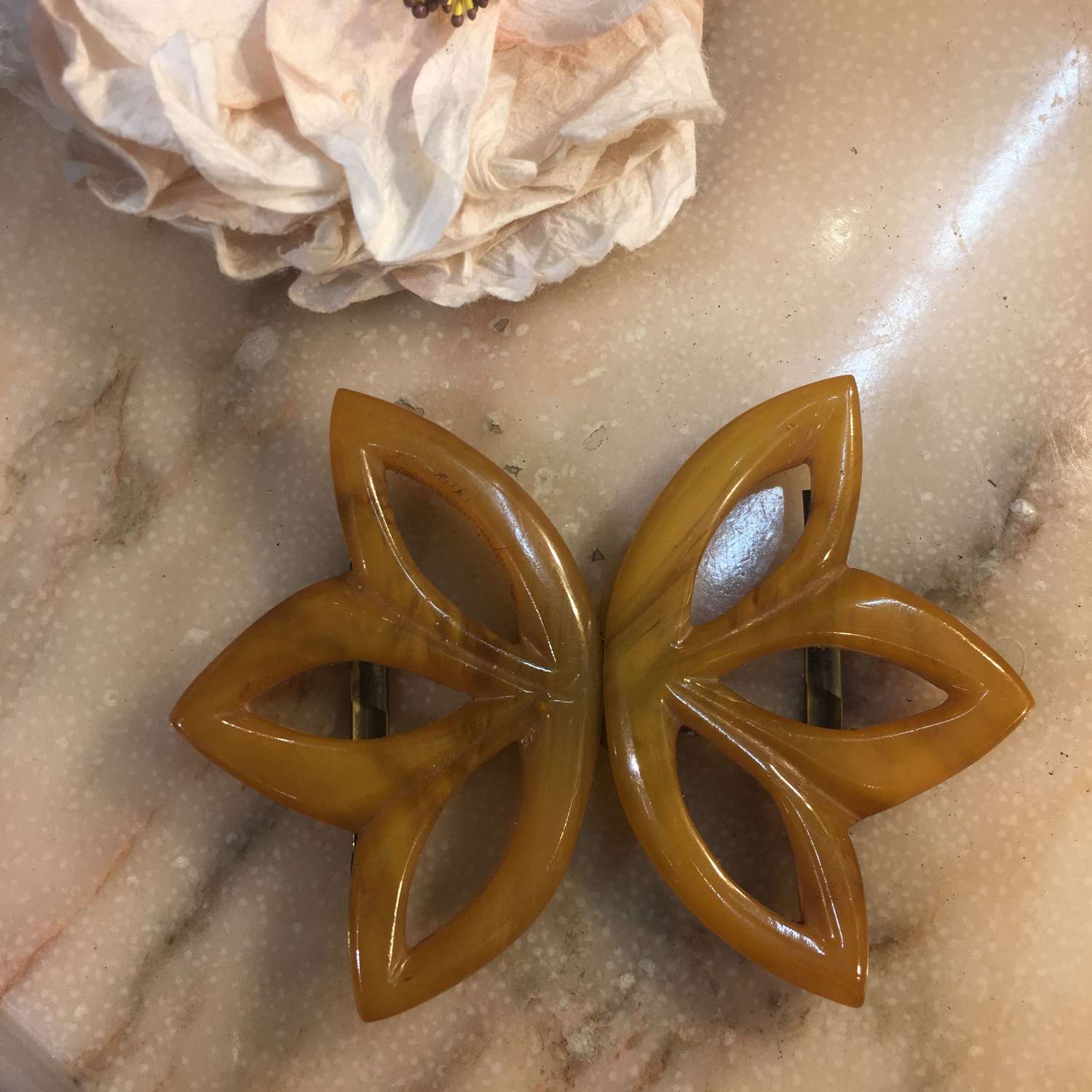 Vintage tan Bakelite flower buckle