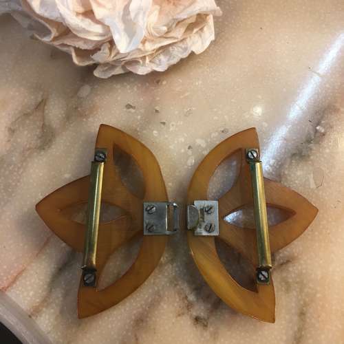 Vintage tan Bakelite flower buckle