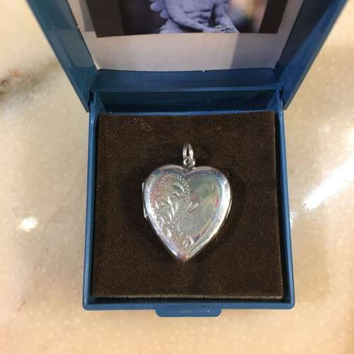 Vintage sterling silver heart shaped locket