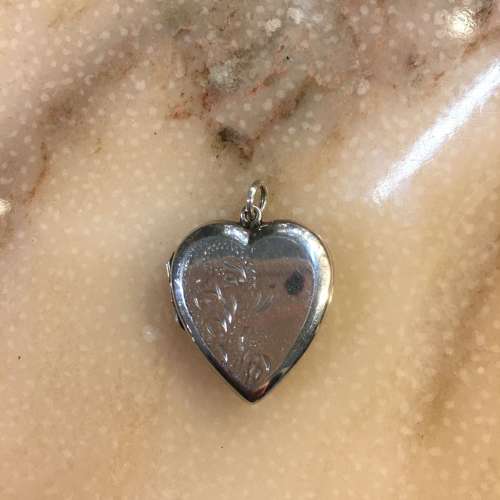 Vintage sterling silver heart shaped locket