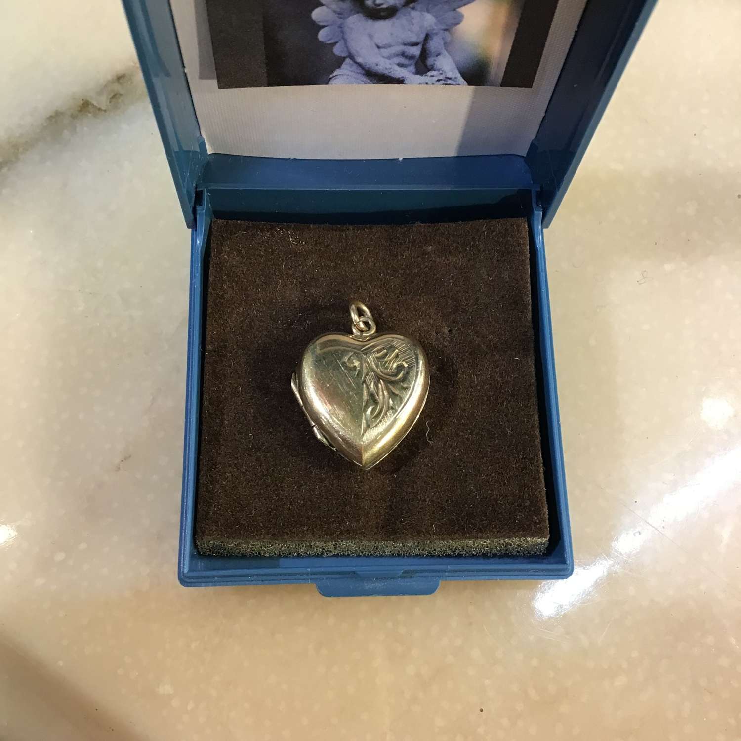 Antique heart shaped 9ct gold locket
