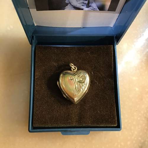 Antique heart shaped 9ct gold locket