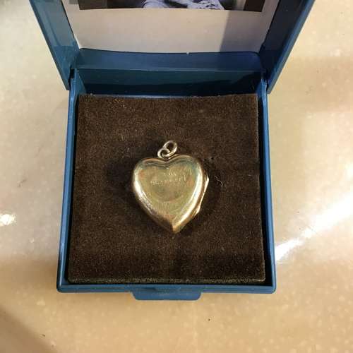 Antique heart shaped 9ct gold locket