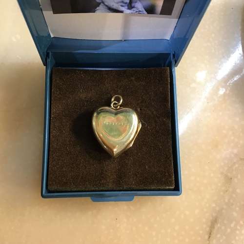 Antique heart shaped 9ct gold locket