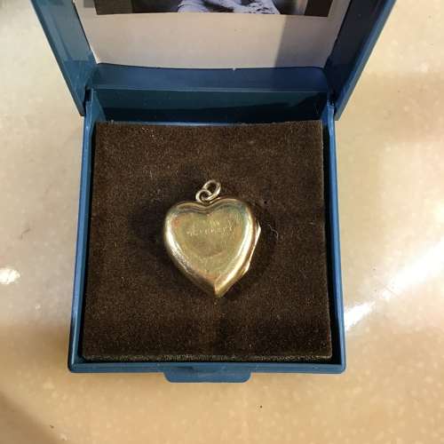 Antique heart shaped 9ct gold locket