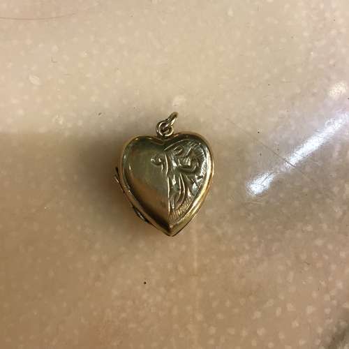 Antique heart shaped 9ct gold locket