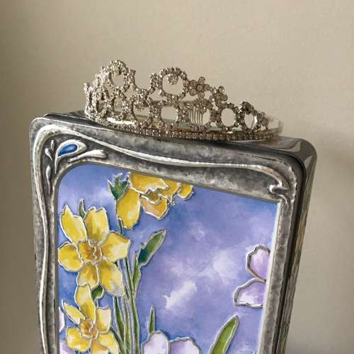 Paste tiara for your mannequin, party or wedding
