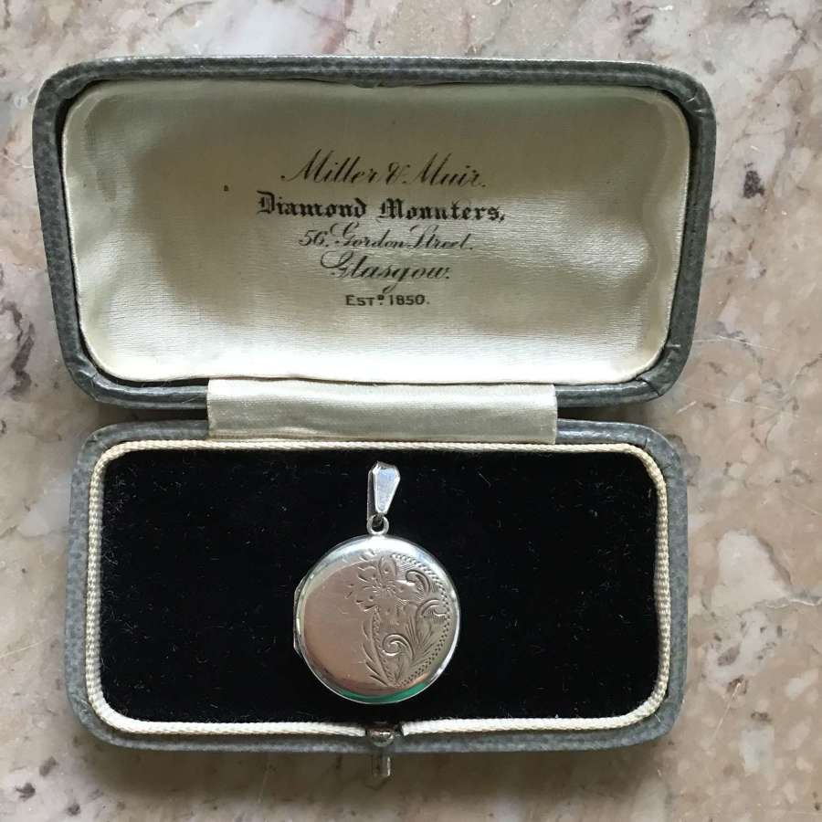 Vintage sterling silver round photograph locket pendant