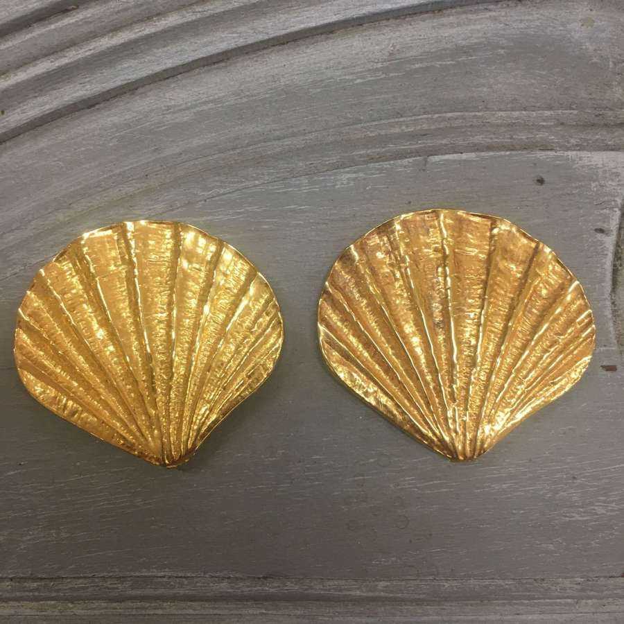 Vintage French gold scallop shoe clips