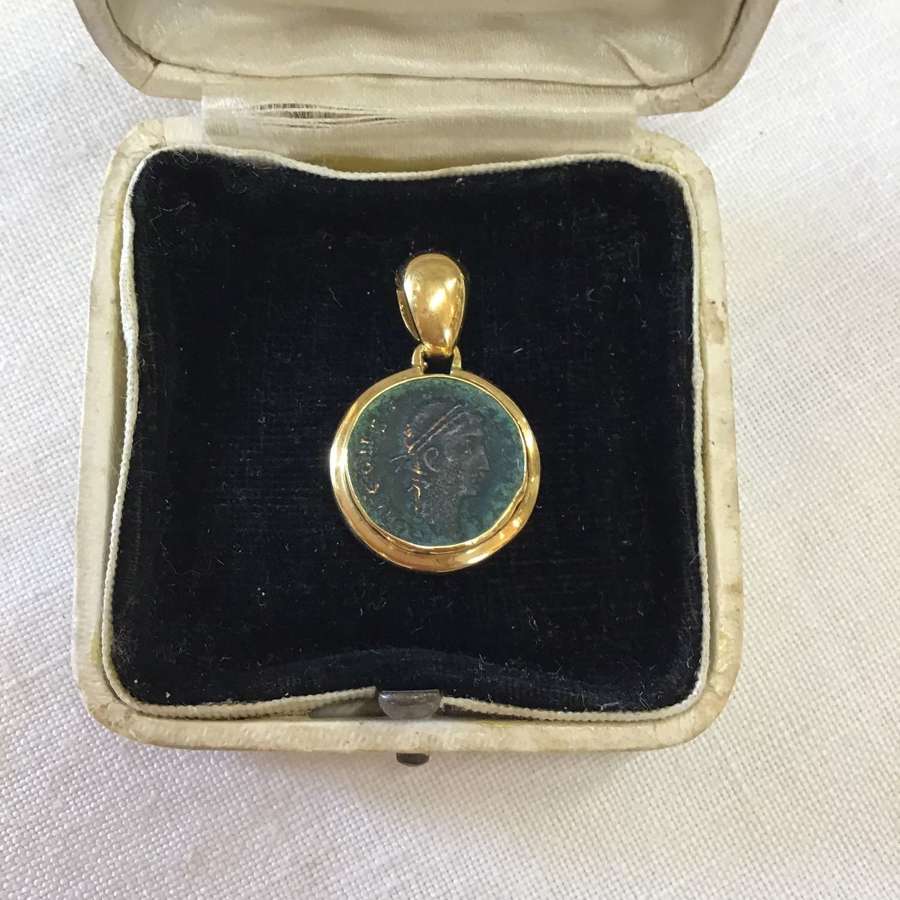 Hallmarked 18ct gold pendant with a 4th century Byzantine coin