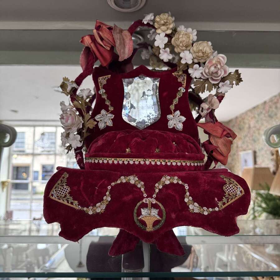 Antique Red velvet Mariage stand circa 1860-1880s