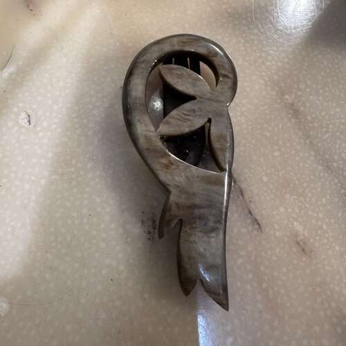 Art Deco beige/grey dress clip