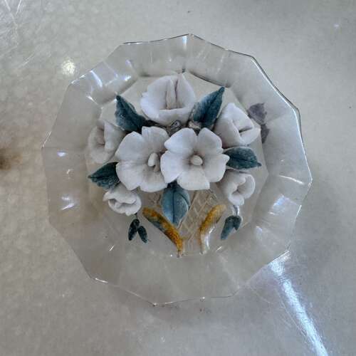 Vintage reverse-carved lucite flower brooch 1940/50s