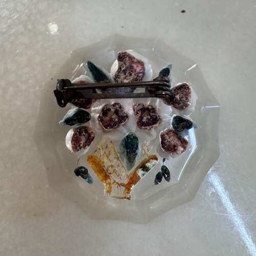 Vintage reverse-carved lucite flower brooch 1940/50s