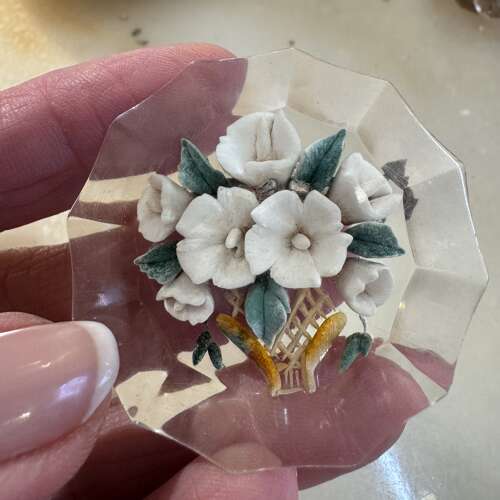 Vintage reverse-carved lucite flower brooch 1940/50s