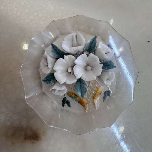 Vintage reverse-carved lucite flower brooch 1940/50s